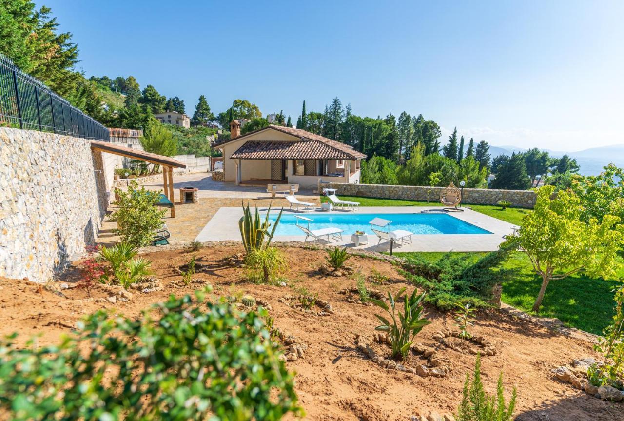 Villa Romitello Con Piscina Total Relax 보르게토 외부 사진